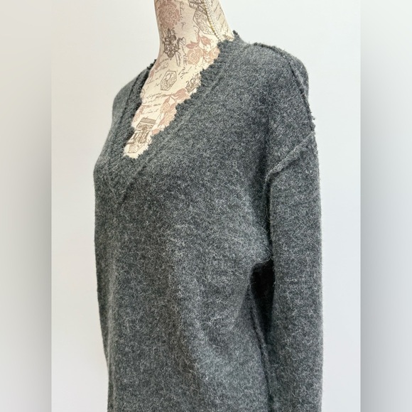 MAGASCHONI Gray V-Neck shark bite trim Sweater size S - Picture 3 of 12
